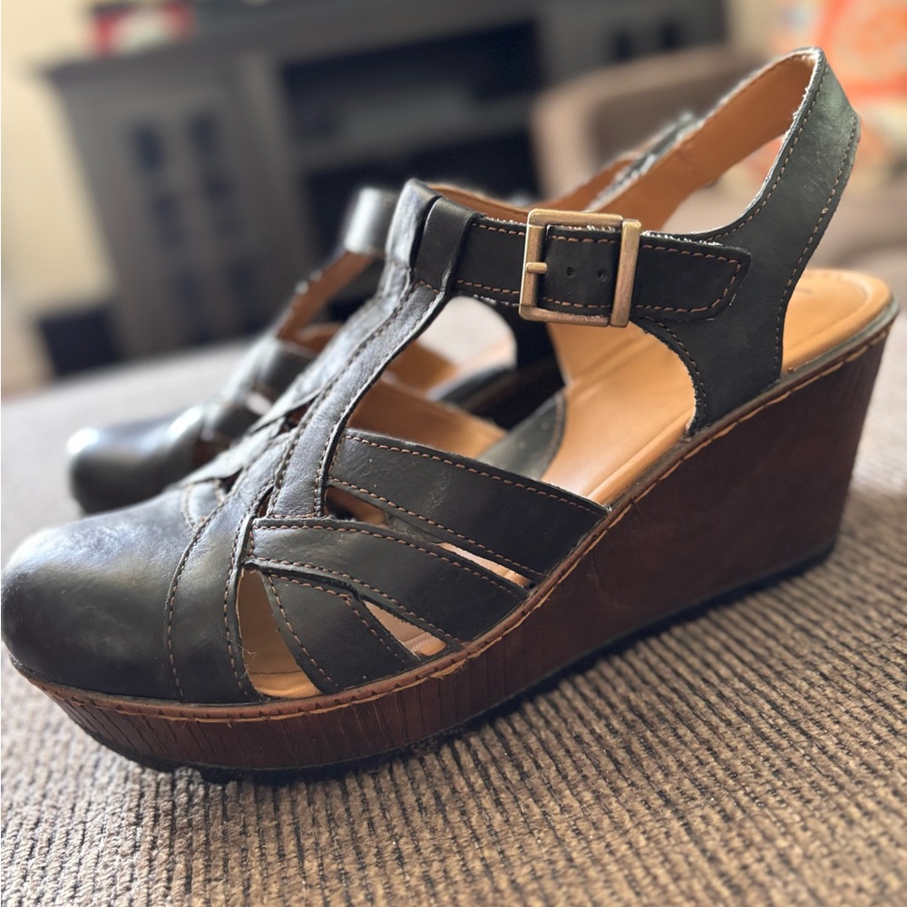 Women’s Black Leather Wedge Sandals with Adjustable Buckle